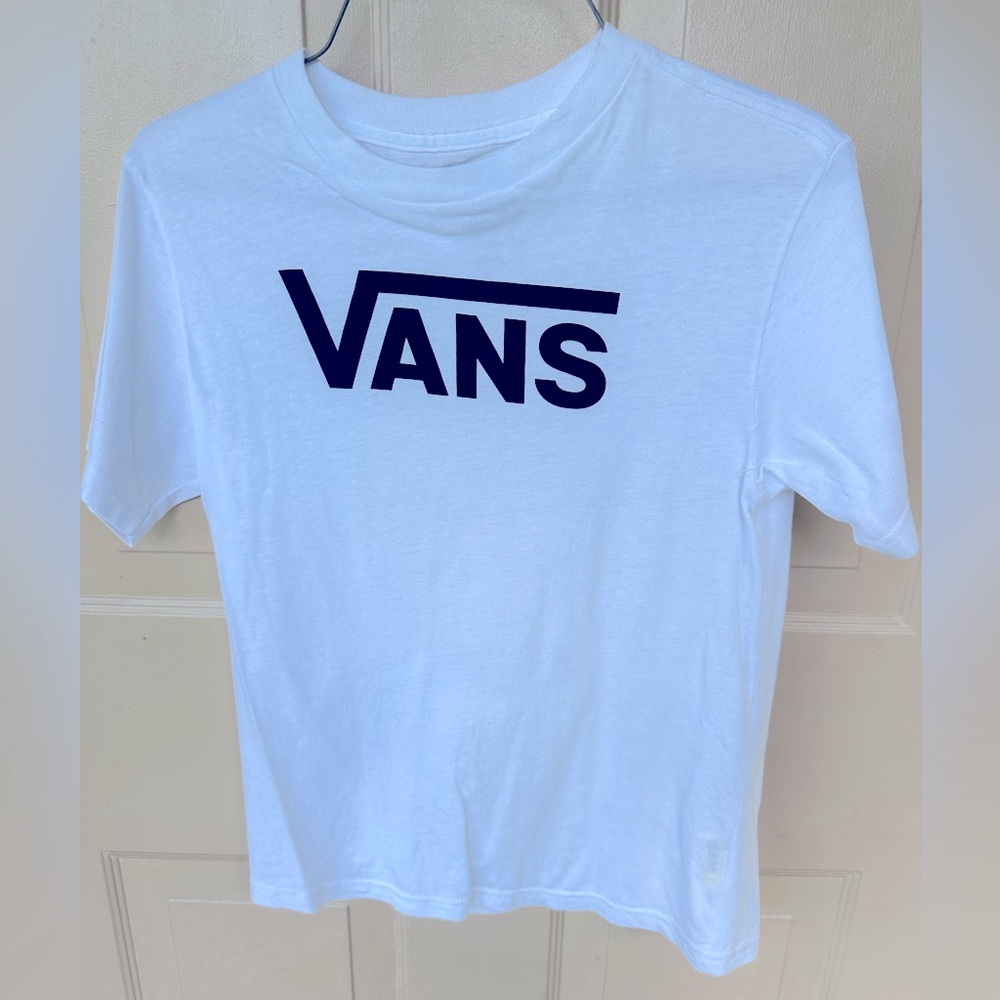 Black and white VAN Tshirt
